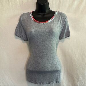 G-22 Layla Gray & Floral Trim‎ Short Sleeve Pullover Blouse Size M